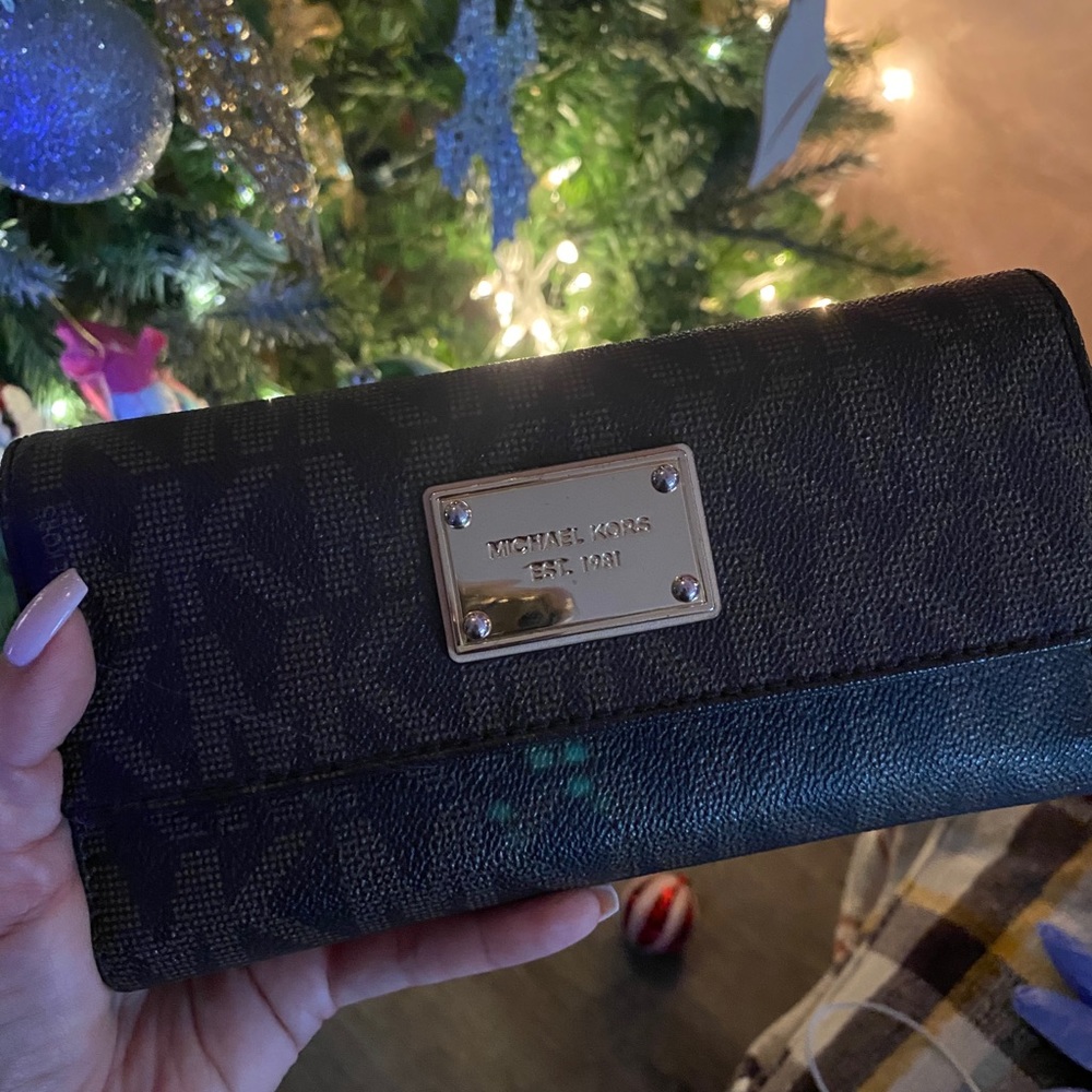 Michael Kors logo wallet